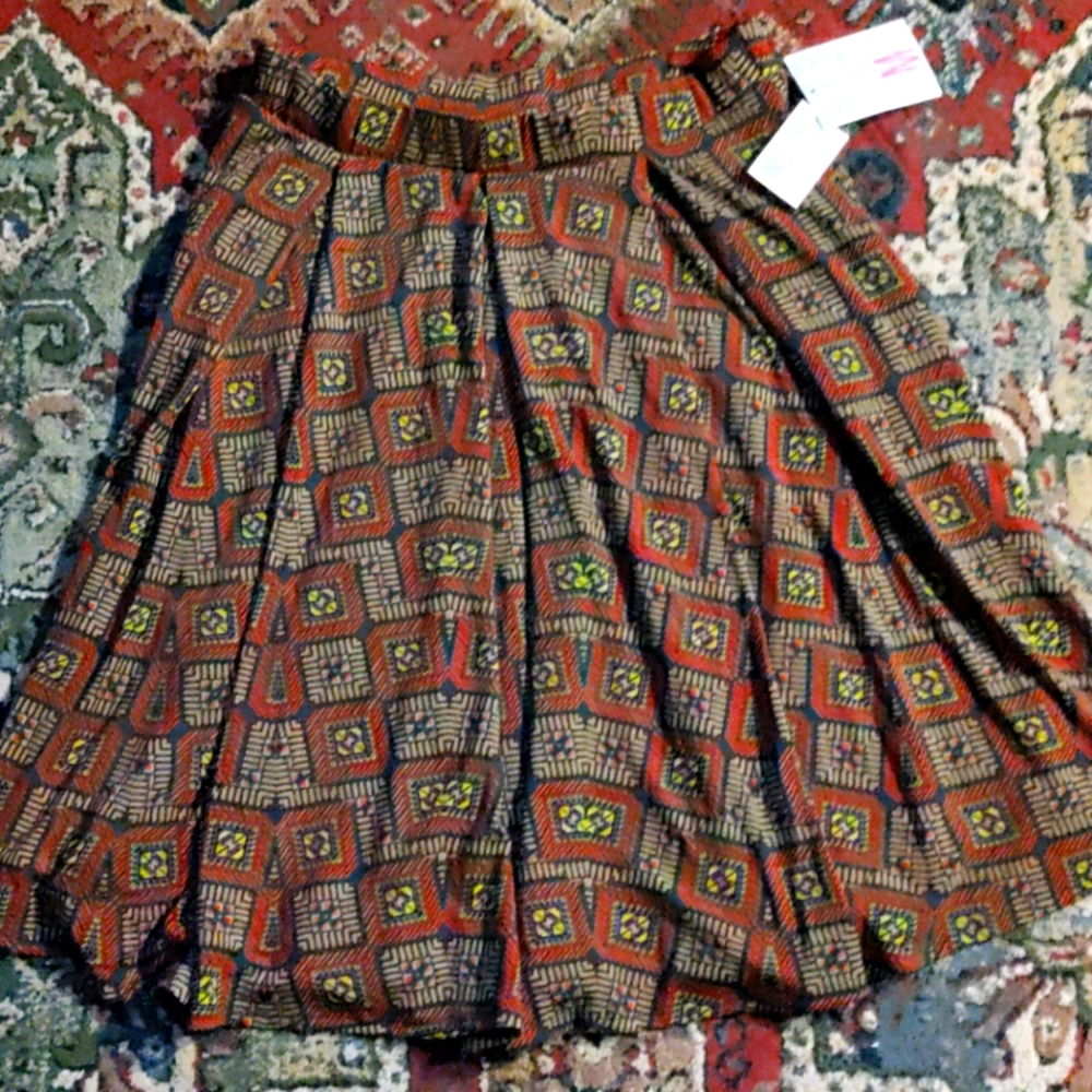 Medium LulaRoe Madison Skirt